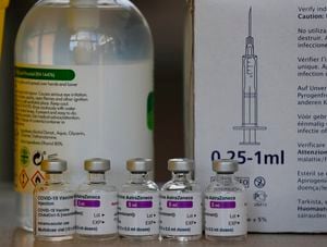Vacunas de AstraZeneca listas para ser aplicadas en el Wellcome Centre en Ilford, Londres, el viernes 5 de febrero de 2021. (AP Foto/Frank Augstein)