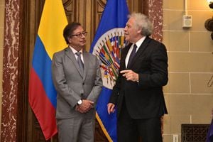 El presidente Gustavo Petro con el secretario general de la OEA, Luis Almagro