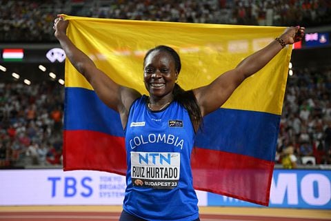 Flor Denis Ruiz ganadora de la medalla de plata en lanzamiento de Jabalina