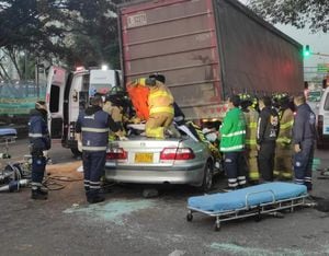 Un grave accidente se presentó en el norte de Bogotá entre un carro y un tractocamión.