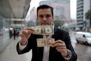 Nota sobre el valor del dolar respecto al peso colombiano por Juan Diego Alvira
18 de Octubre del 202
Semana
Foto Nicolas Linares
