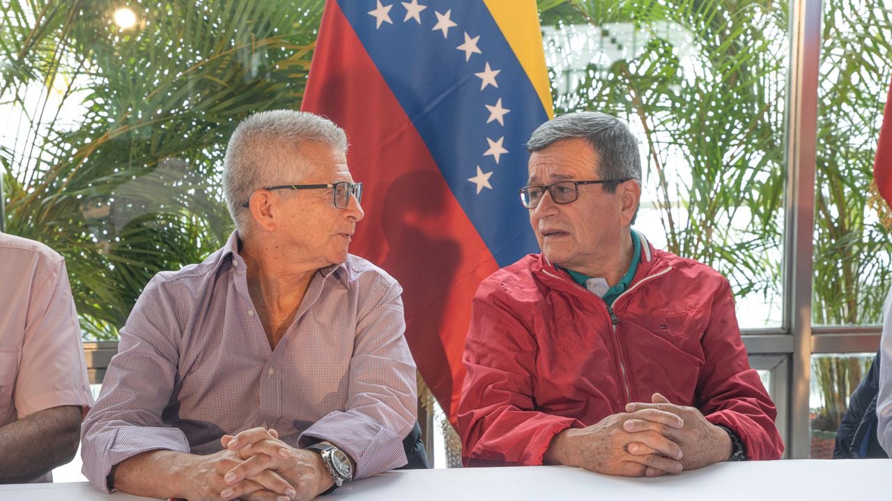 Aureliano Carbonell y Pablo Beltrán, negociadores de paz del ELN.