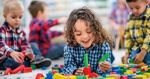 Es importante estimular el lenguaje en los niños por medio del juego y la lectura para que mejoren su vocabulario y pronunciación.