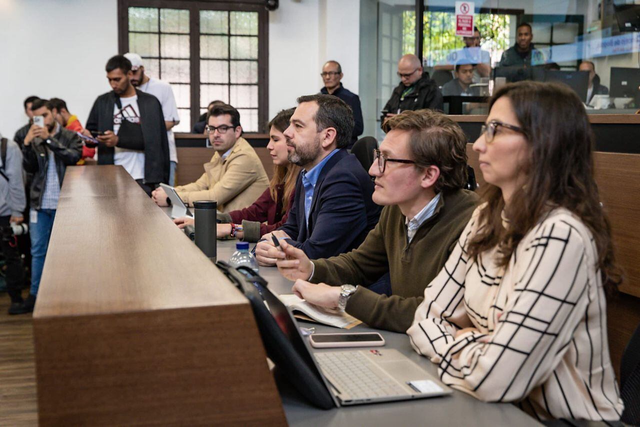 Alcalde Galán y su gabinete distrital en el Concejo de Bogotá