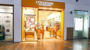 La nueva tienda El Tesoro de L’Occitane tiene un ambiente inspirado en las terrazas y los jardines de la Provenza, que se puede evidenciar en cada ingrediente y materiales del espacio.