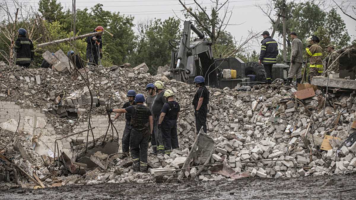 Consecuencias del bombardeo ruso en Chasiv Yar, Ucrania.