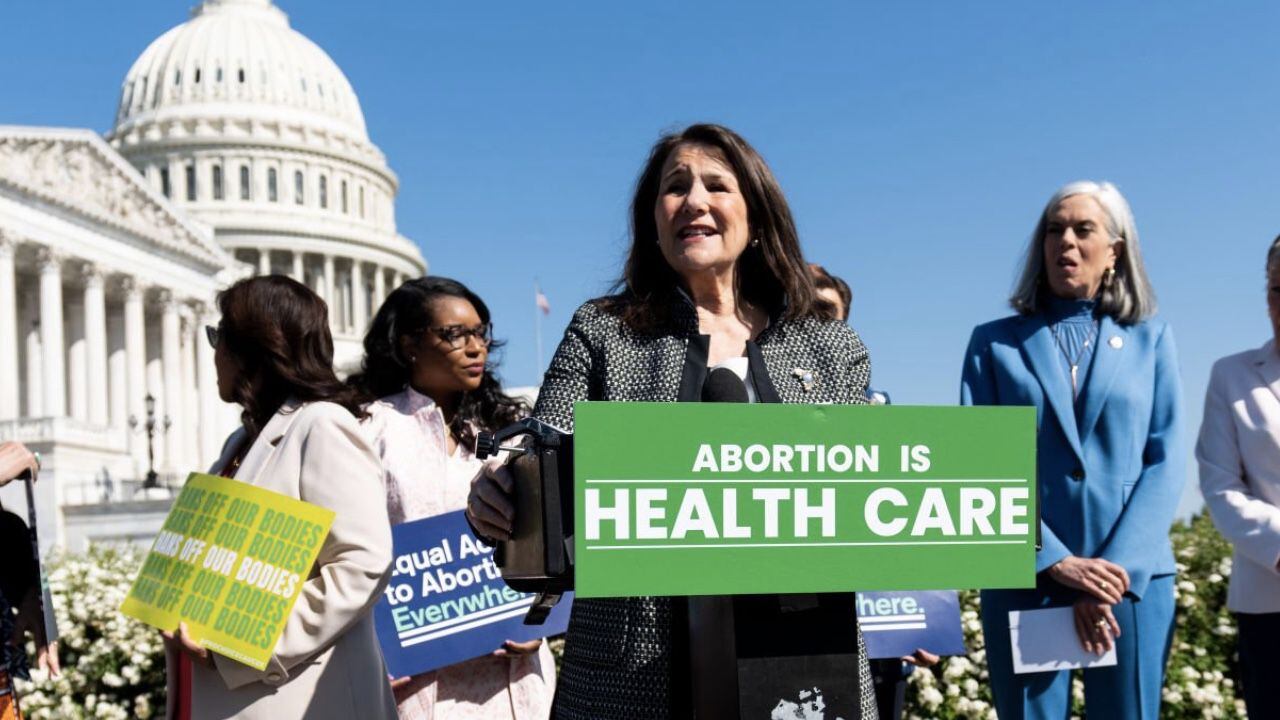 La representante demócrata de la Cámara de Estados Unidos Diana DeGette, pidiendo que el aborto para las exmiliares siga siendo legal.
