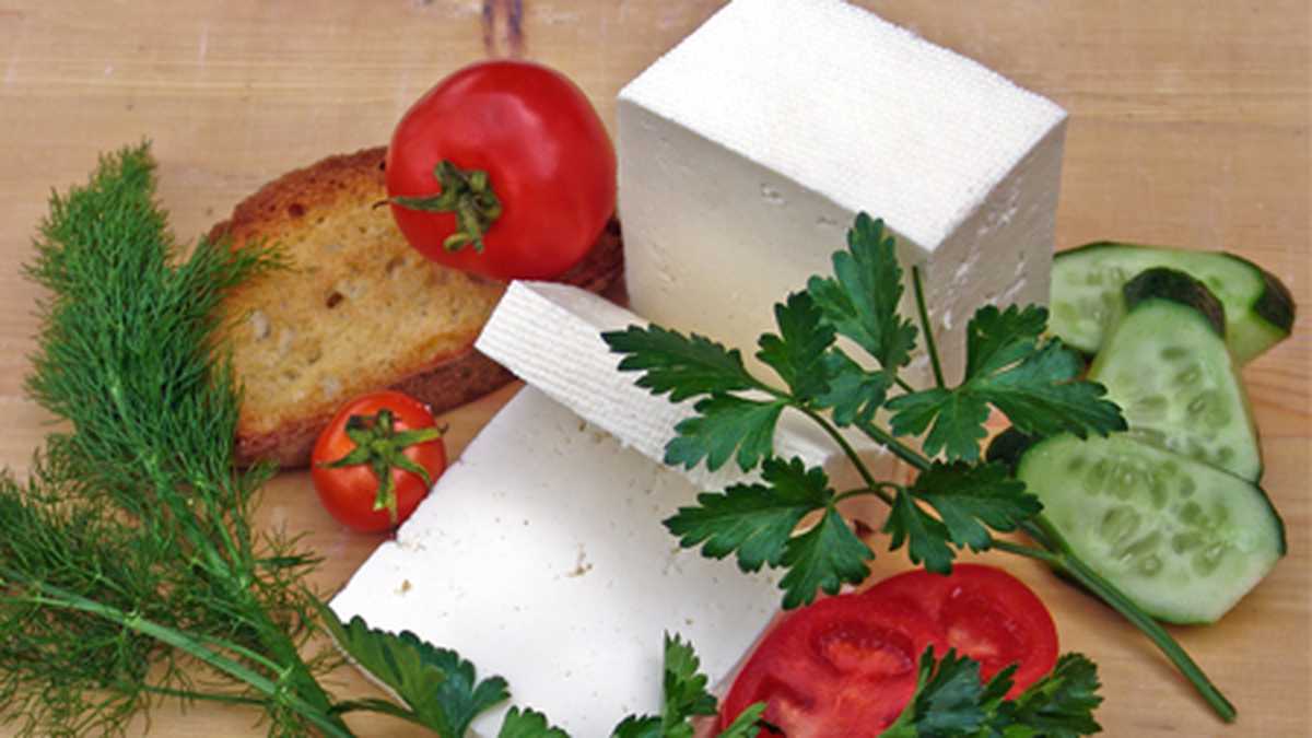 El tipo de tofu más popular y ampliamente disponible, tiene una textura como el queso feta.