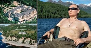 El palacio de Putin, con vista al mar Negro, costó 1.000 millones de dólares y es una especie de Versalles moderno, con helipuerto y pista de hockey.  