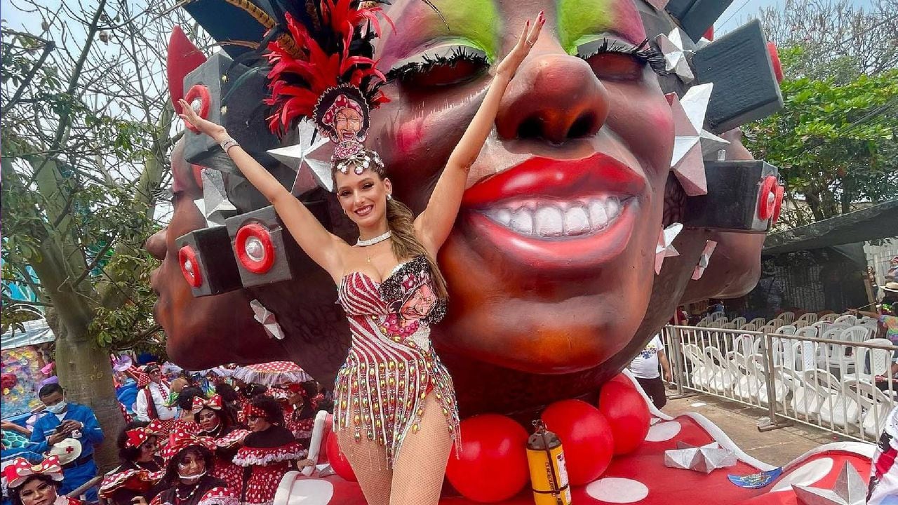 Daniella Donado durante el desfile de "La Batalla de Flores" en el carnaval de Barranquilla 2022.