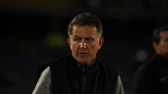 Juan Carlos Osorio manager of Atletico Nacional looks on during the match between Independiente Santa Fe and Atletico Nacional as part of the Liga BetPlay at Estadio El Campin on March 8, 2020 in Bogota, Colombia.  (Photo by Juan Carlos Torres/NurPhoto via Getty Images)