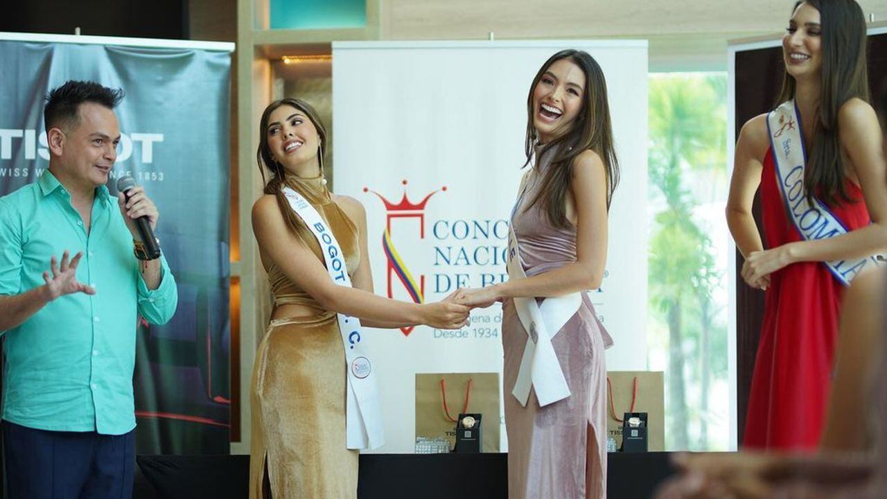 Las señoritas puntualidad en el momento de llevarse el premio. Foto: Instagram @reinadocolombia.