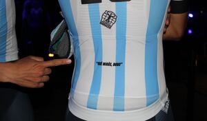 Team Medellín utilizó la viral frase de Messi en su espalda.