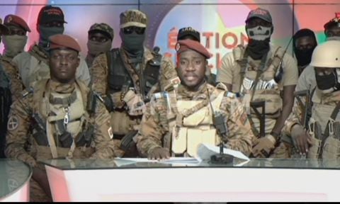 Grupo de militares se tomó cadena de televisión pública de Burkina Faso para dar a conocer medidas tras materializar nuevo golpe de Estado.