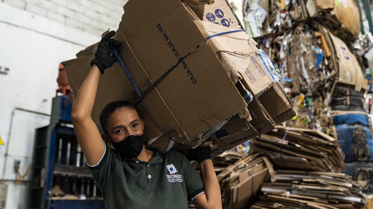 En 2021, Grupo Familia junto a varias organizaciones de reciclaje lograron evitar que 64.388 toneladas de material aprovechable llegaran a los rellenos sanitarios.