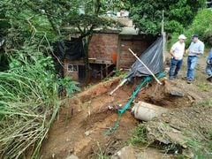 Esta es una de las zonas de tierra en Montebello que sufrió deslizamiento por las fuertes lluvias.