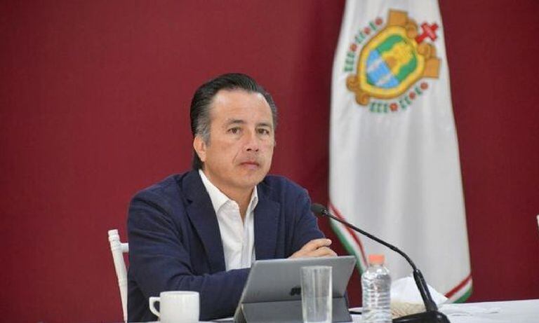 El gobernador de Veracruz, Cuitlahuac García Jiménez, apuntó la gravedad de lo ocurrido y llamó a las autoridades a establecer responsabilidades.