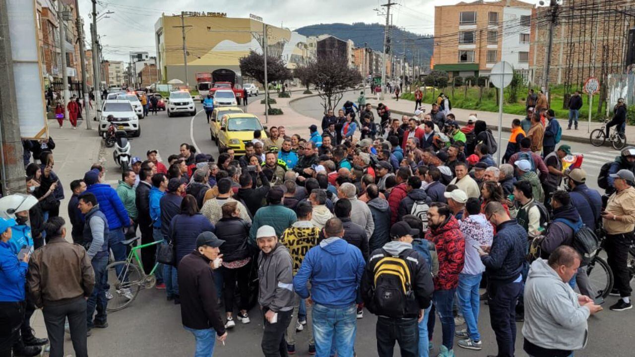 Protestas en Zipaquirá: transportadores no levantarían bloqueos hasta el desmonte de cámara de fotomulta; cientos permanecen sin poder salir