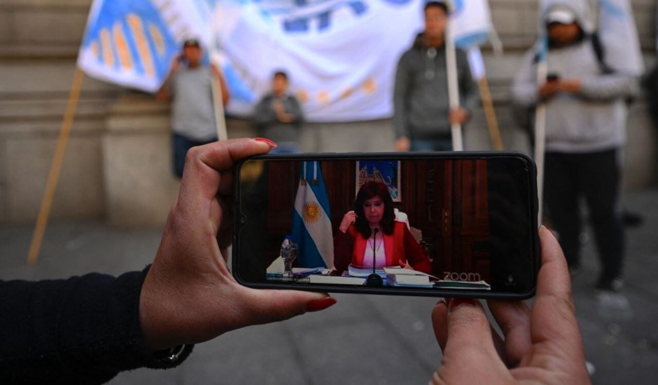 Cristina Kirchner da sus alegatos de manera virtual en uno de los casos de corrupción en los que está siendo investigada