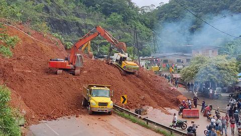La vía a Buenaventura permanece bloqueada por deslizamiento de tierra