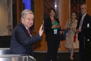 El secretario de Naciones Unidas, António Guterres, llega a la cumbre de la Agenda 2030 de Desarrollo Sostenible en la sede de Naciones Unidas, el lunes 18 de septiembre de 2023. (AP Foto/Seth Wenig)
