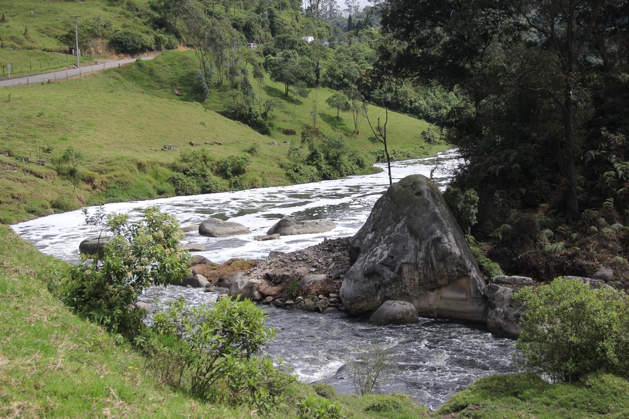 La cuenca hidrográfica del río Bogotá concentra el 32 % del PIB y el 26 % de la producción agropecuaria del país.