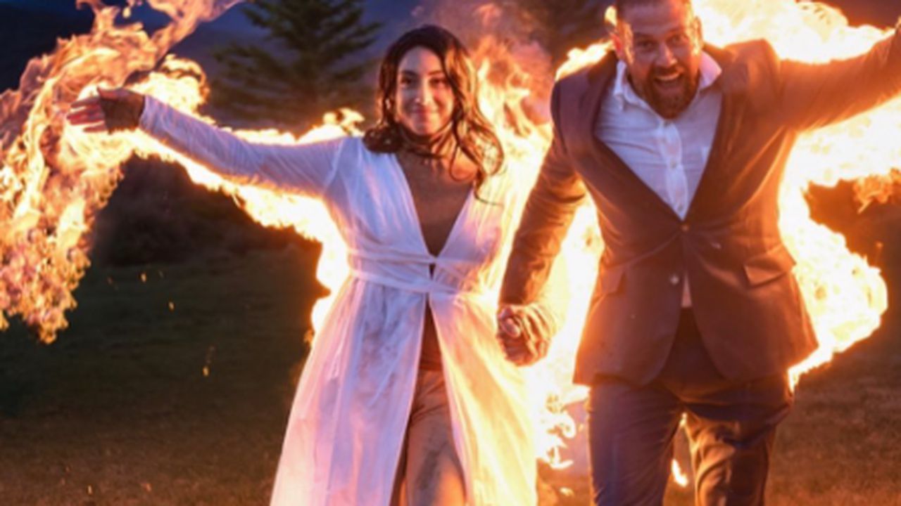 Gabe Jessop y Ambyr Bambyr decidieron tener la más "ardiente" de las bodas.