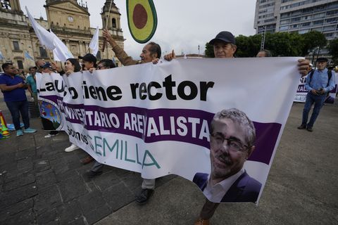 El Movimiento Semilla de izquierda, que postula a Bernardo Arévalo como candidato presidencial de Guatemala, cerró el miércoles su campaña electoral con la promesa de luchar contra la corrupción.