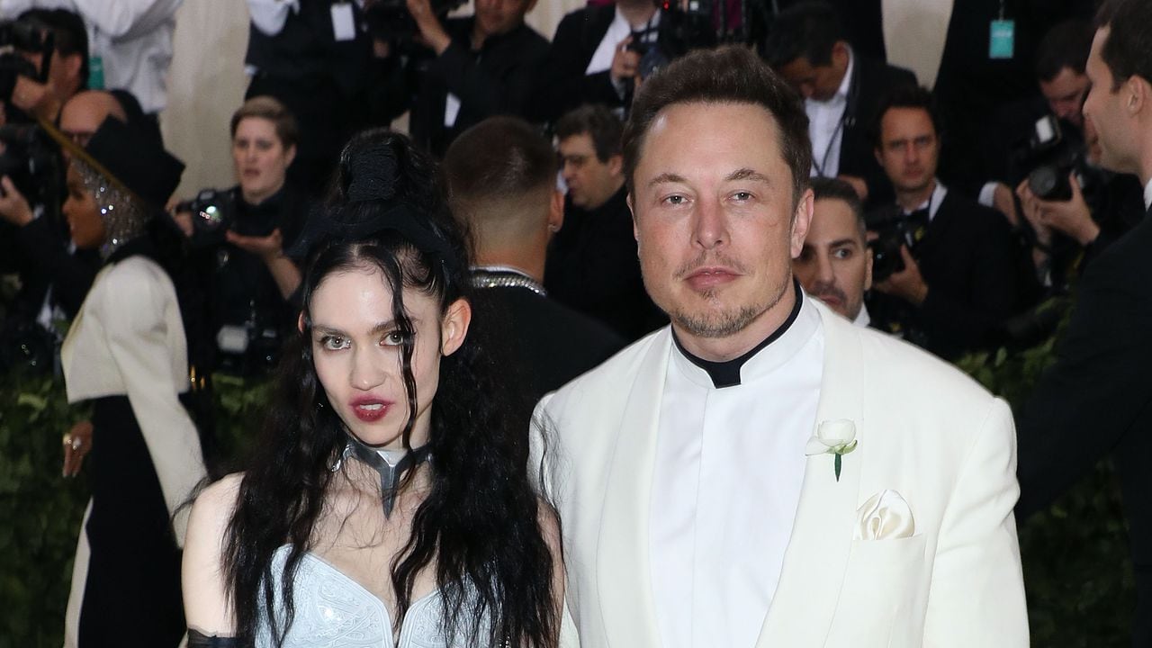 NEW YORK, NY - MAY 07:  Grimes and Elon Musk attend "Heavenly Bodies: Fashion & the Catholic Imagination", the 2018 Costume Institute Benefit at Metropolitan Museum of Art on May 7, 2018 in New York City.  (Photo by Taylor Hill/Getty Images)