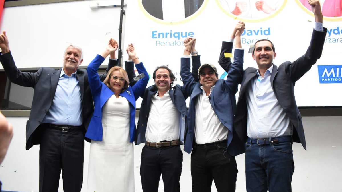 Equipo por Colombia, Peñalosa, Fico, Char y Barguil entregan firmas