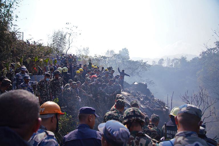 El vuelo, procedente de Nepal, la capital nepalesa, se estrelló poco antes de las once de la mañana hora local.