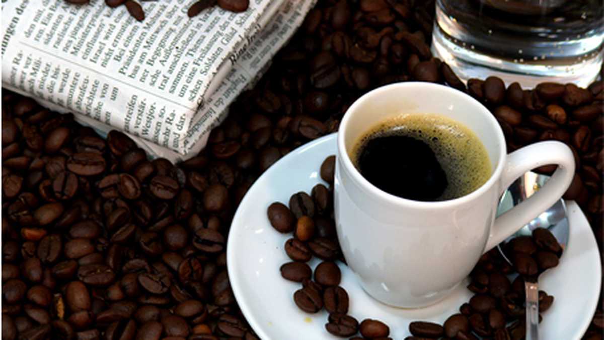 Expertos aconsejan agregar un poco de bicarbonato de sodio al café para evitar sufrir de acidez del grano.