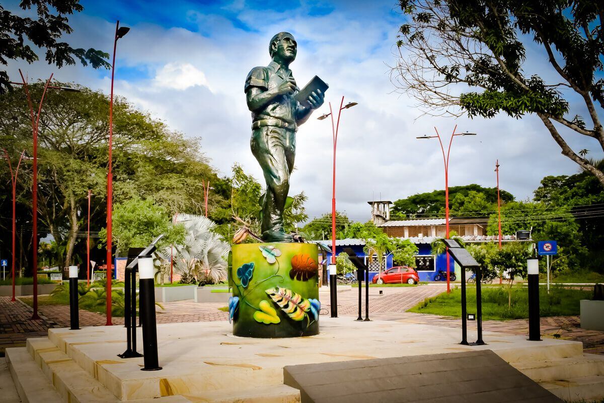 Estatua de José Eustasio Rivera en Orocué,  Casanare.