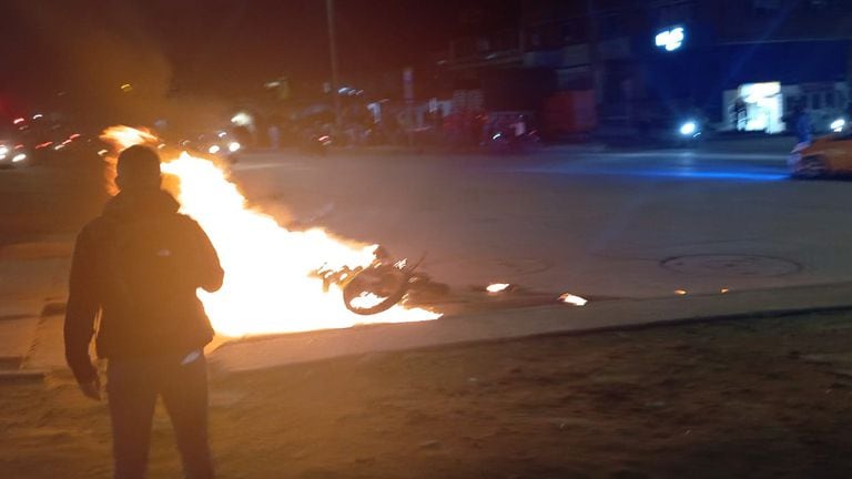 Moto de la Policía incinerada en Usme
