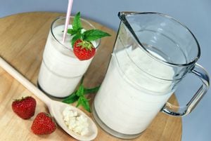 El kéfir es una bebida fermentada que tiene muchas similitudes con el yogur.