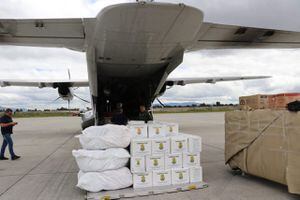La institución dispuso de la aeronave Casa C-295 para realizar el transporte de más de 8 toneladas de ayudas humanitarias.