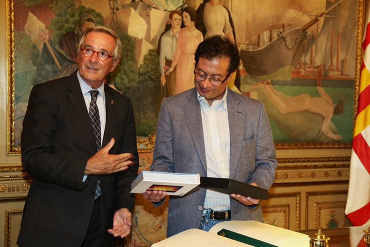 Gustavo Petro (Alcalde de Bogotá) y Xavier Trias (Alcalde de Barcelona) en 2014.