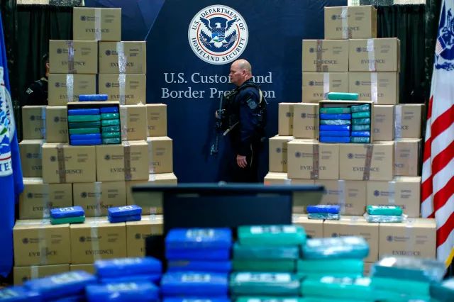 La policía interceptó 19 toneladas de cocaína con destino a Europa en 2019, lo que la convierte en una de las mayores incautaciones de drogas en la historia de Estados Unidos. Getty Images