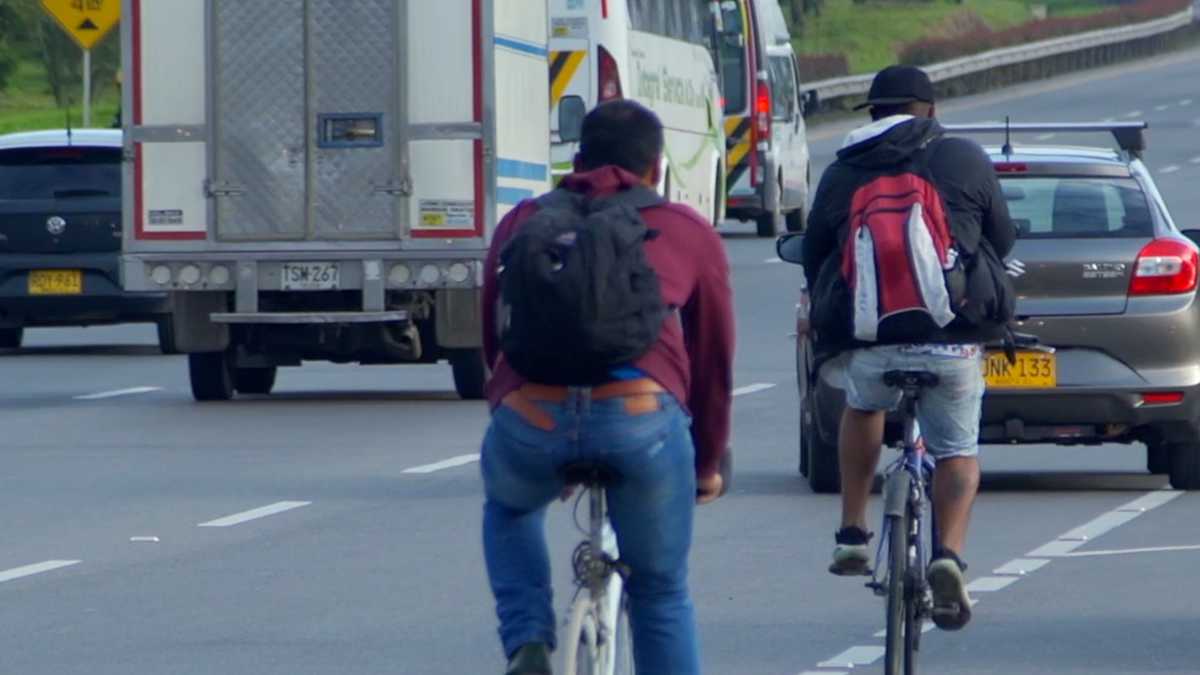 Ciclistas aficionados recorren la ruta Bogotá, Sisga.