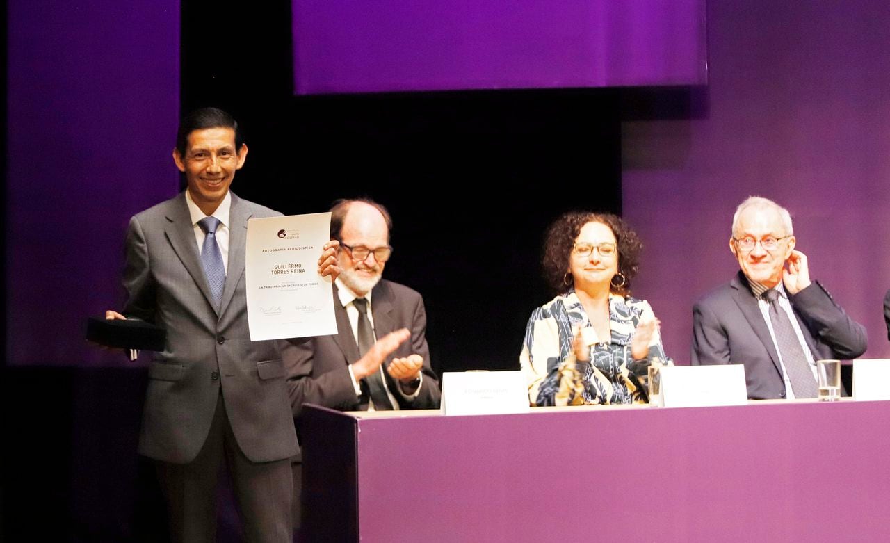 Guillermo Torres Reina  recibe Premio Nacional de Periodismo Simón Bolívar