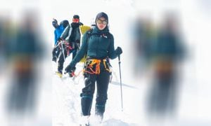 El cuerpo de la alpinista y fue encontrada tras haber encontrado la muerte luego de ser arrastrada por una avalancha de nieve.