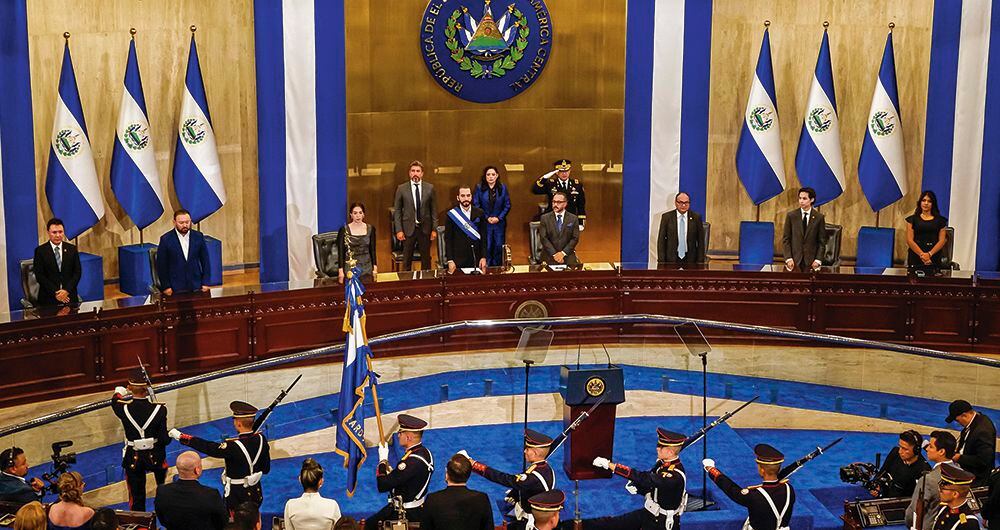 El presidente salvadoreño no ha encontrado oposición fuerte en su país y su favorabilidad supera el 92 por ciento.