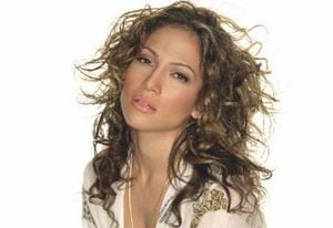 A Jennifer Lopez no le pasan los años, en su rostro invierte US$6.000 al mes, el estar perfectamente peinada son US$10.500 y canela US$600 por su bronceado.