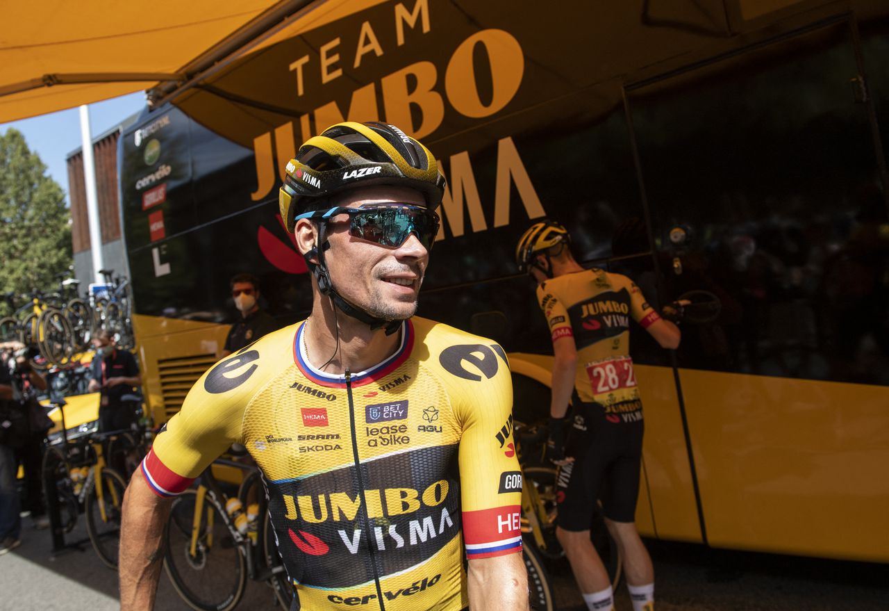 (FILES) Team Jumbo's Slovenian rider Primoz Roglic arrives before the start of the stage 15 of the 2023 La Vuelta cycling tour of Spain, a 158,3 km race between Pamplona and Lekunberri on September 10, 2023. Roglic announced on September 30, 2023, that he was leaving team Jumbo-Visma at the end of the season. (Photo by ANDER GILLENEA / AFP)
