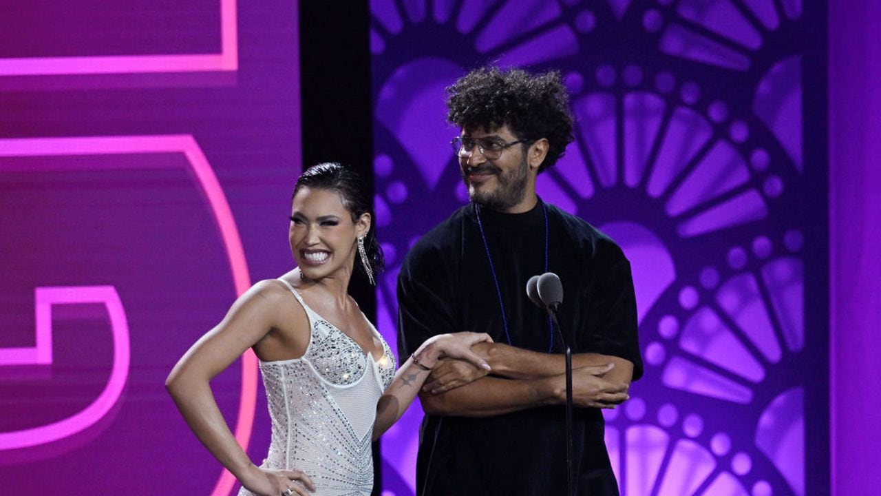 Ana del Castillo y Criolo en la Premiere de los Latin Grammy (Photo by Carlos Alvarez/Getty Images for Latin Recording Academy)