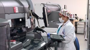Para las pruebas de biología molecular, el Hospital Universitario del Valle cuenta con una automatización completa de la extracción de ADN y ARN.