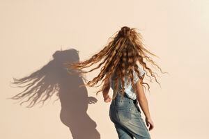 El cabello se puede quebrantar si no se cuida. Foto: Getty Images.