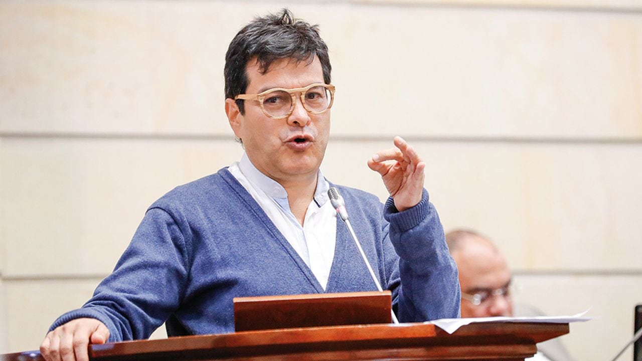    “Que el ELN manifieste que no tiene responsabilidad en los supuestos planes es totalmente creíble”, dijo Danilo Rueda, lo que generó rechazo de diferentes sectores políticos. 