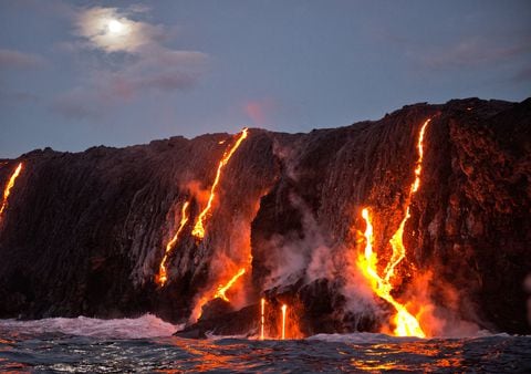 Uno de los mayores volcanes activos del mundo, el Kilauea, volvió a erupcionar este miércoles en Hawái lanzando lava.