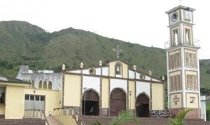 Iglesia en la plaza de Acevedo, Huila